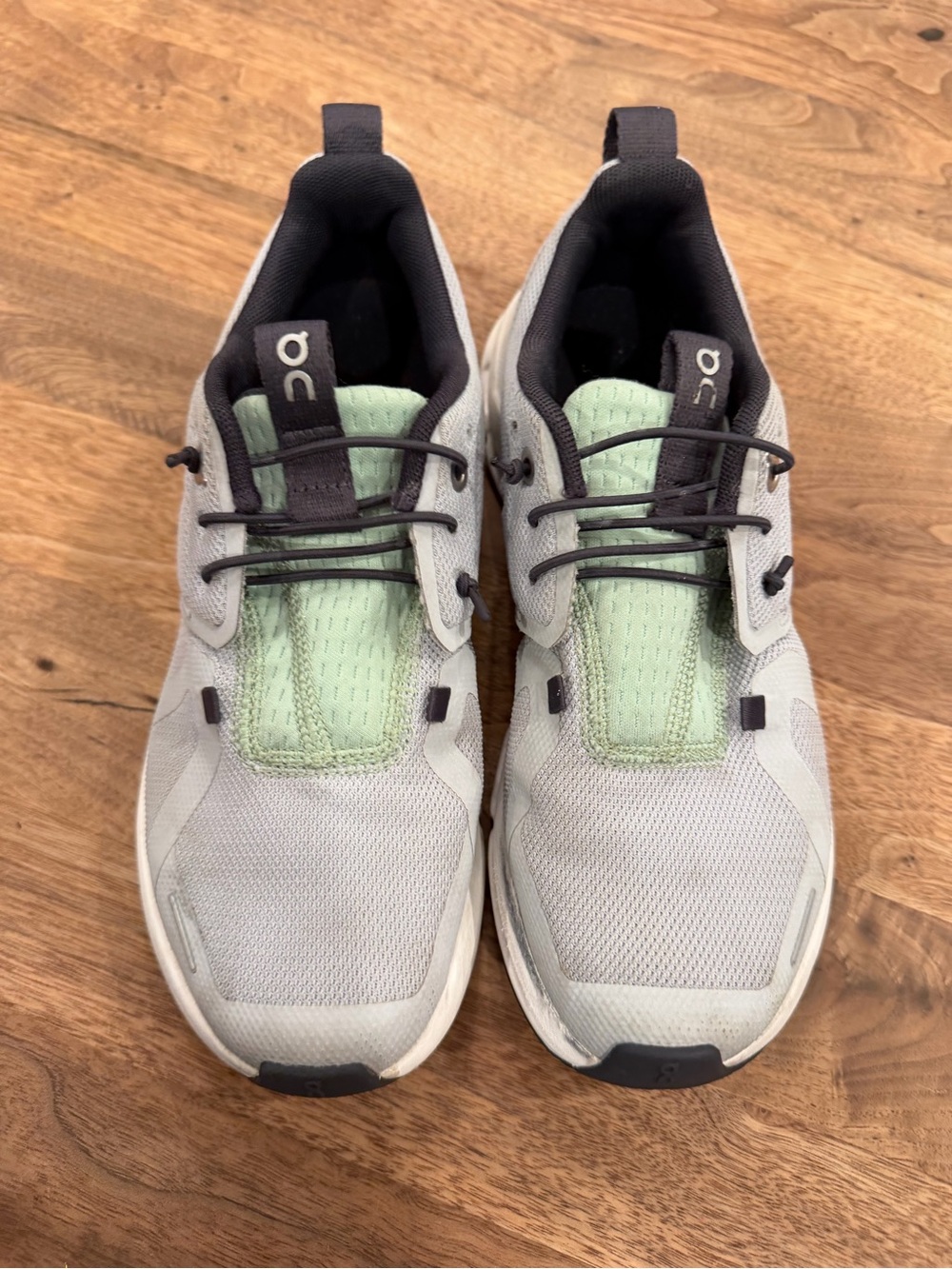 OnCloud Lightweight Youth Shoes in Light Gray and Mint